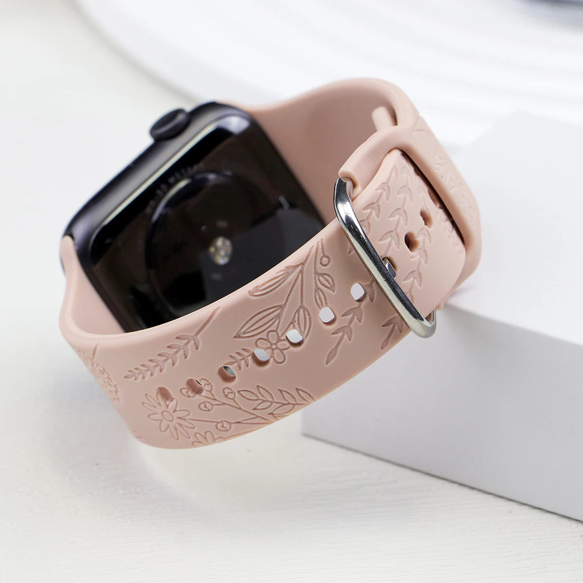 Engraved Flower Strap for Apple Watch Ultra Band 49mm 44 40mm 45mm 41mm 38 42mm Fashion Silicone Bracelet Iwatch Series 8 7 Se 6